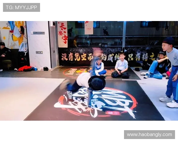 广州街舞队与武汉街舞队赛后复盘分析团队配合与表现的精彩瞬间 广州街舞队与武汉街舞队赛后复盘分析团队配合与表现的精彩瞬间